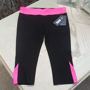 🆕Xersion Fitted Capri